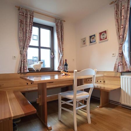 Pritlicni Apartma Hribovc Z Atrijem Kranjska Gora Esterno foto