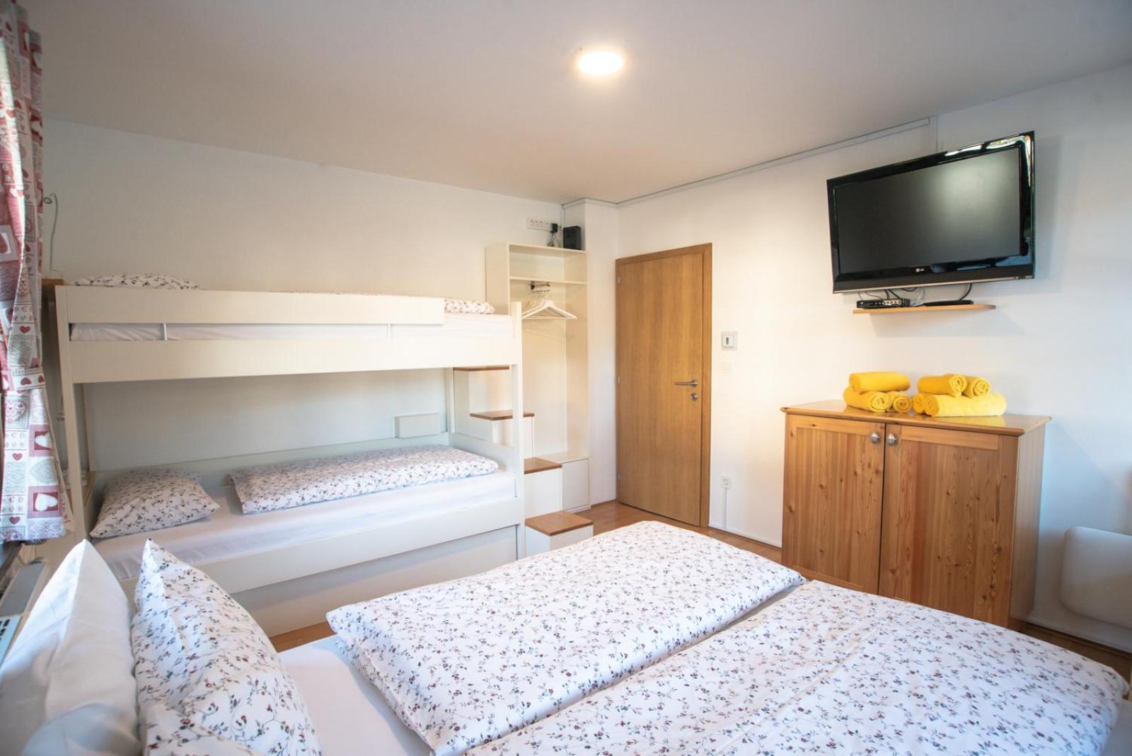 Pritlicni Apartma Hribovc Z Atrijem Kranjska Gora Esterno foto