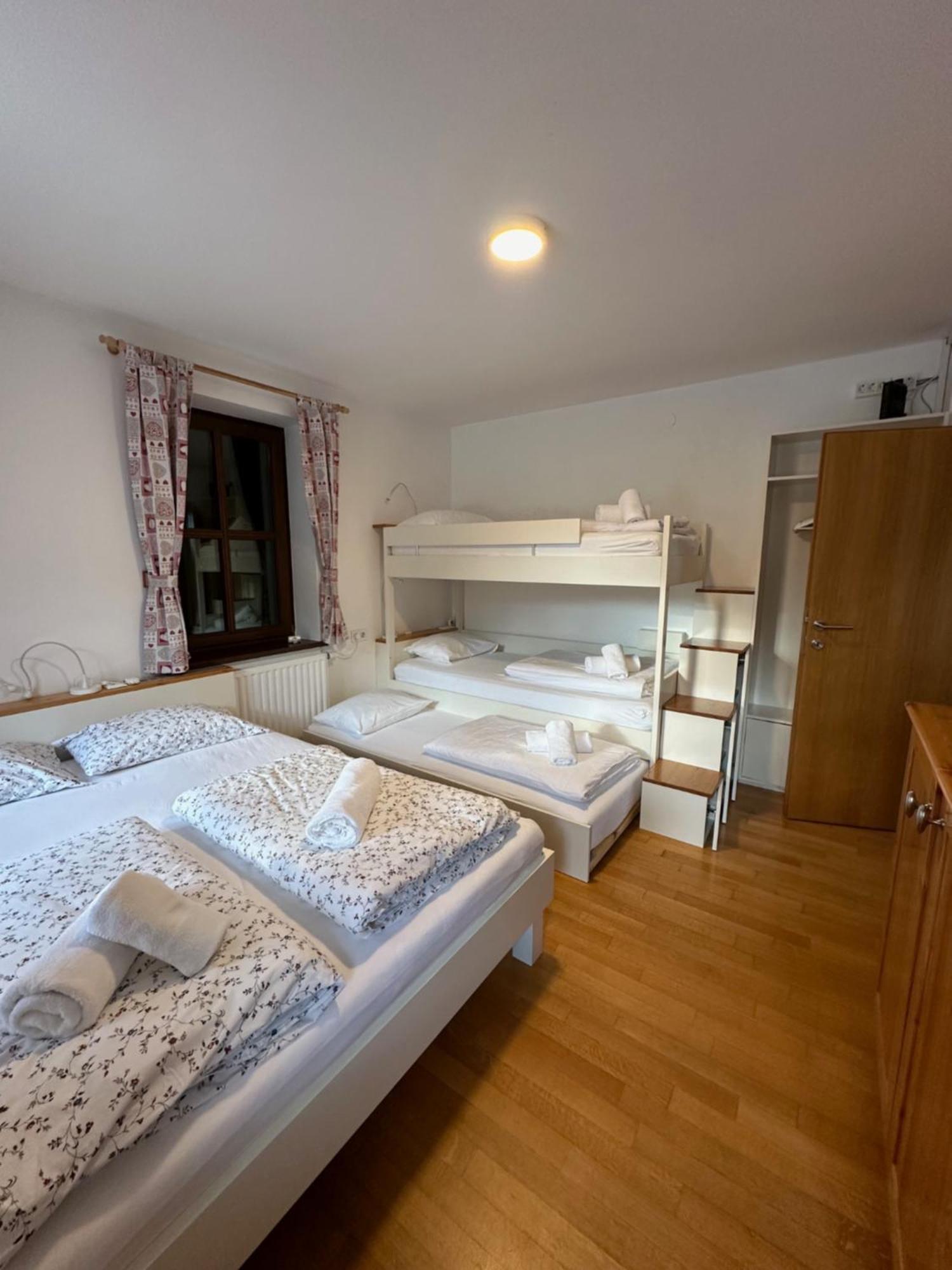 Pritlicni Apartma Hribovc Z Atrijem Kranjska Gora Esterno foto