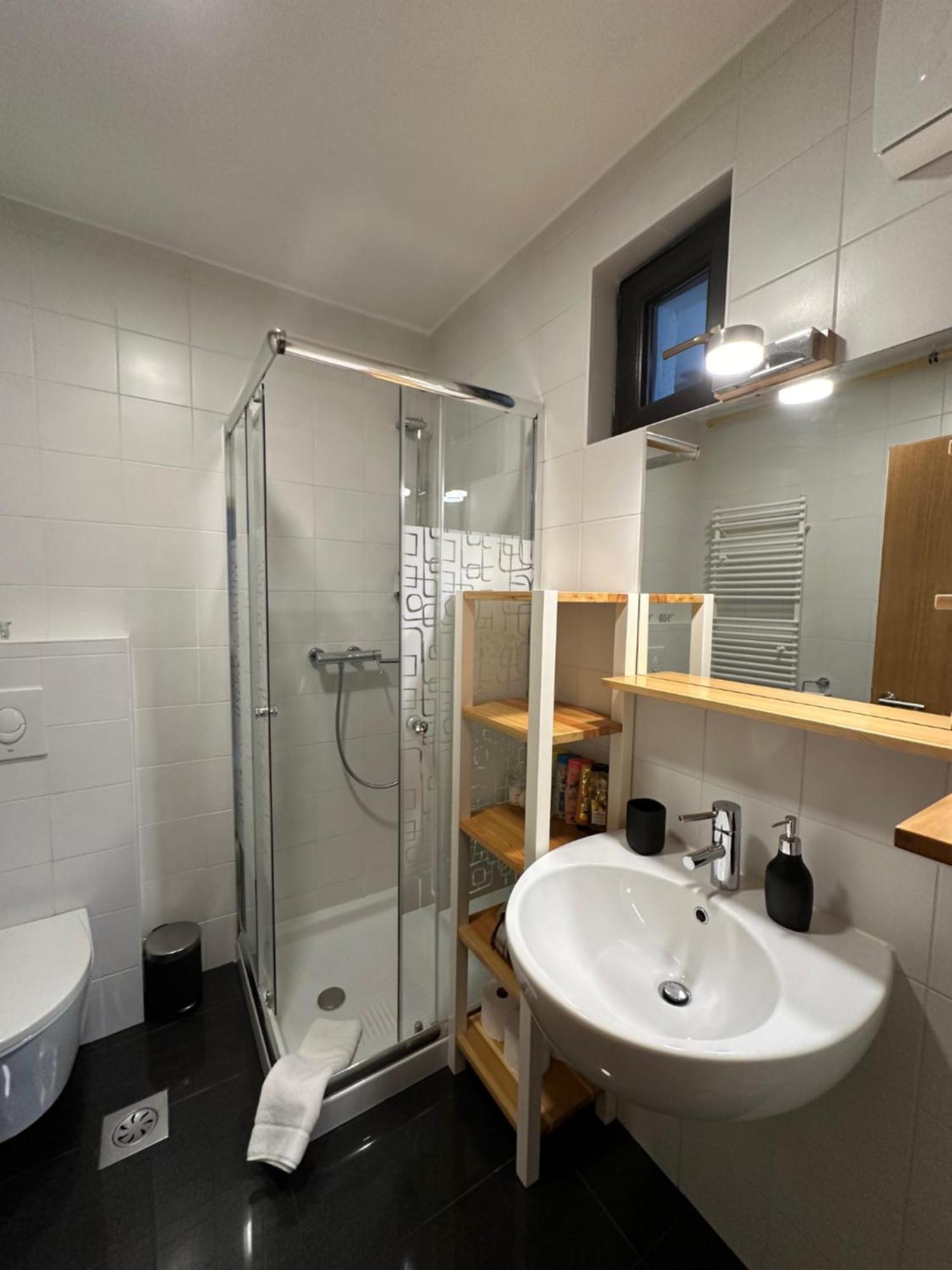 Pritlicni Apartma Hribovc Z Atrijem Kranjska Gora Esterno foto